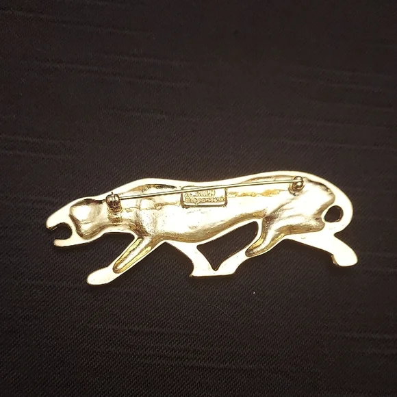 Elegant Goldtone Leopard Brooch - Picture 2 of 2